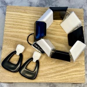 Vintage black and white lucite stretch bracelet & matching earrings